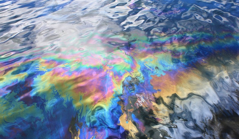 Ученые ищут пути ликвидации разливов нефти