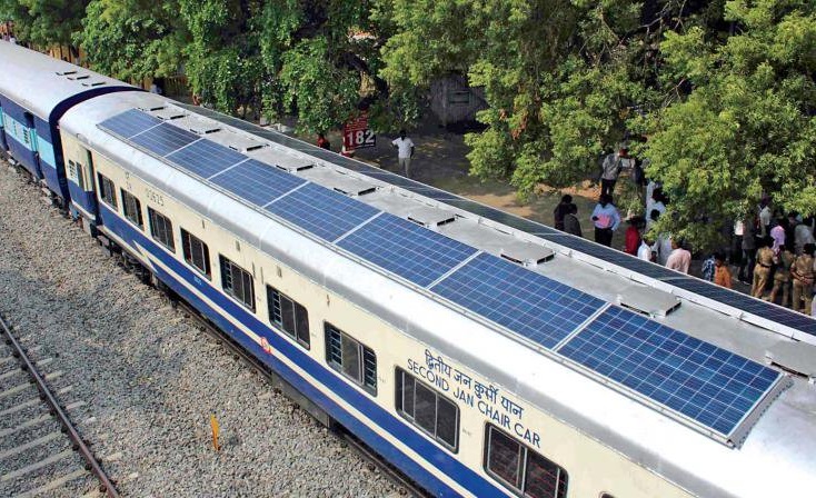 Индия запускает первый электрический поезд