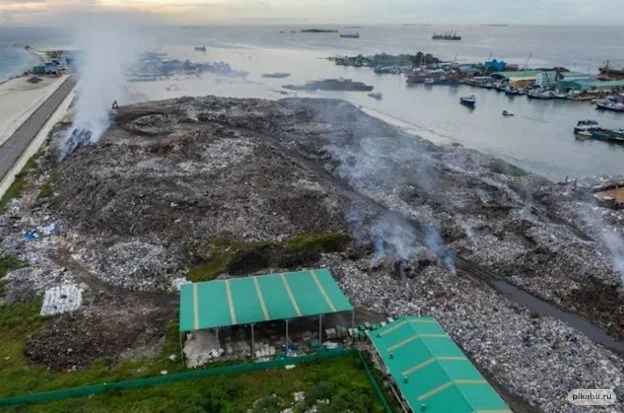 Как местные власти намерены бороться с гигантской свалкой на Мальдивах