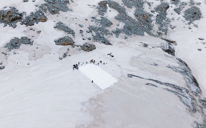 Ученые пытаются защитить тающие ледники с помощью пленки 