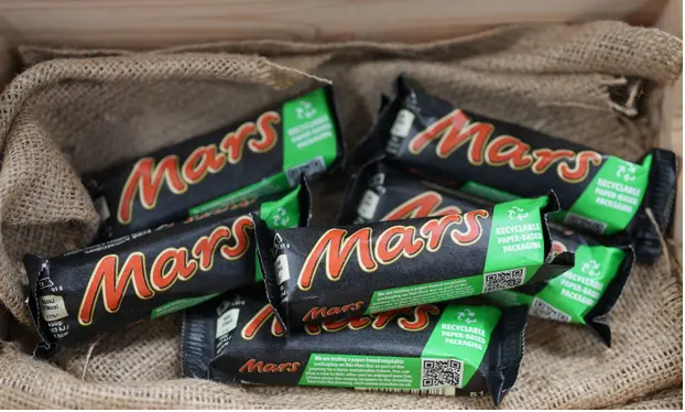 Шоколадные батончики Mars в Великобритании начали продавать в бумажной упаковке