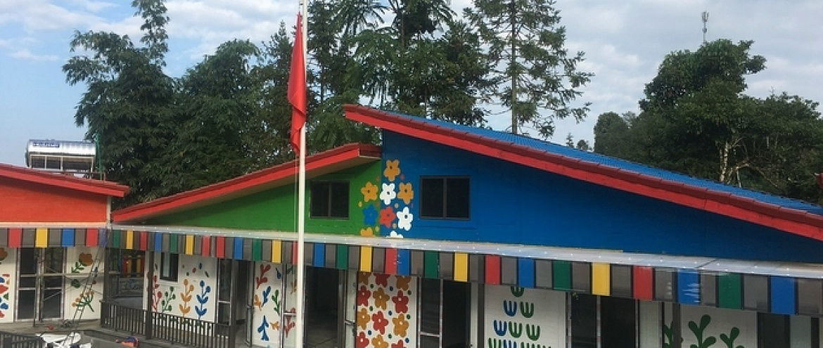 Во Вьетнаме построили детский сад из переработанного пластика