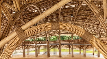 Бамбуковый спортивный зал создает «праздник для глаз»