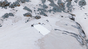 Ученые пытаются защитить тающие ледники с помощью пленки 