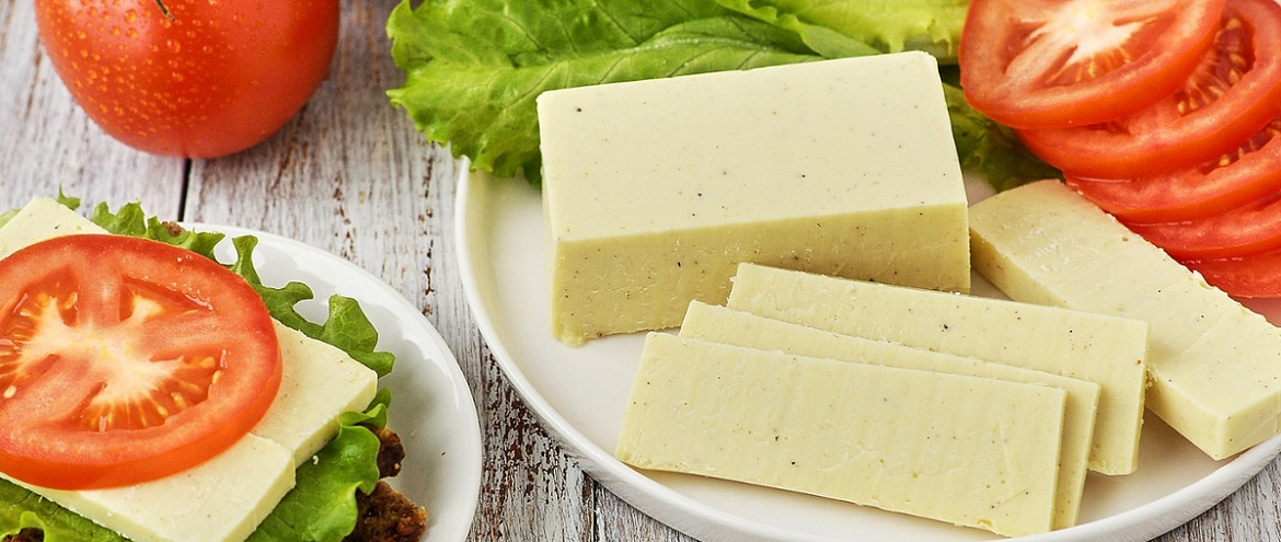 Турция запретила веганские молочные продукты, напоминающие сыр